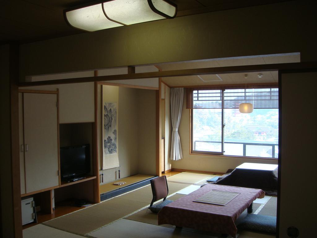 Jukeiso Hotel Hatsukaichi Bagian luar foto