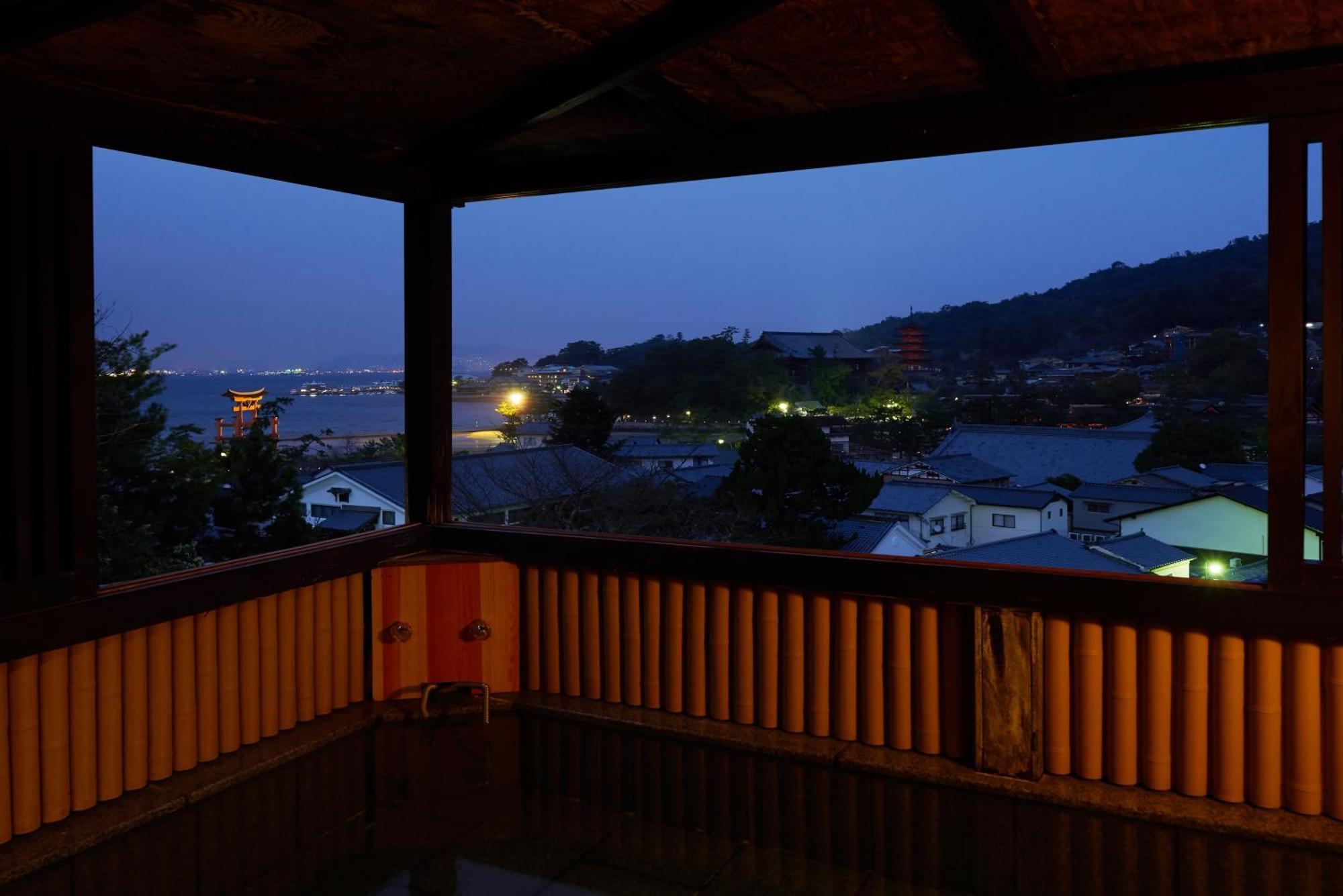 Jukeiso Hotel Hatsukaichi Bagian luar foto