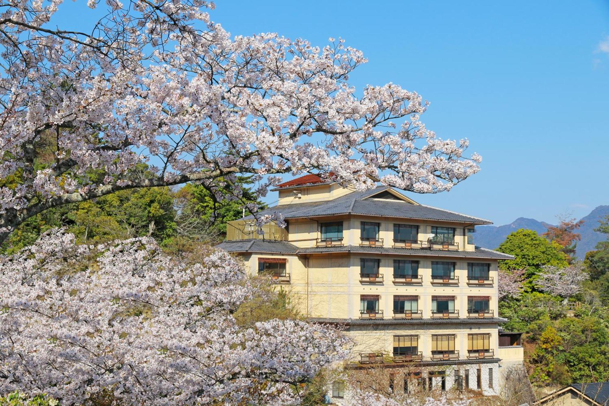 Jukeiso Hotel Hatsukaichi Bagian luar foto