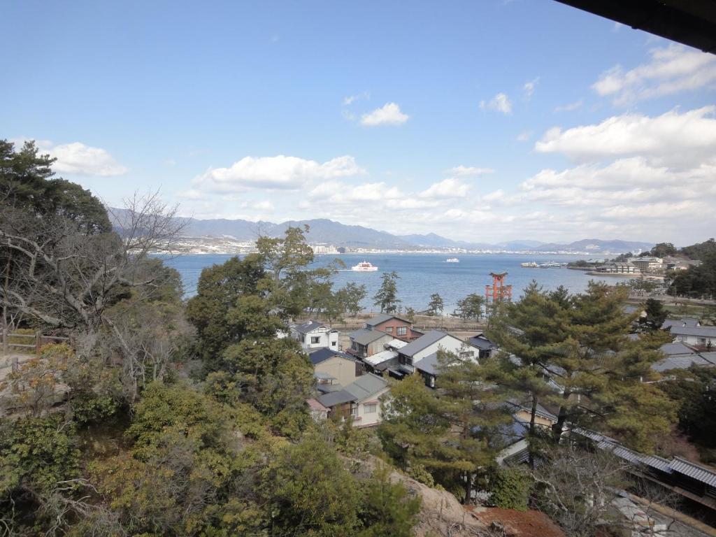 Jukeiso Hotel Hatsukaichi Bagian luar foto