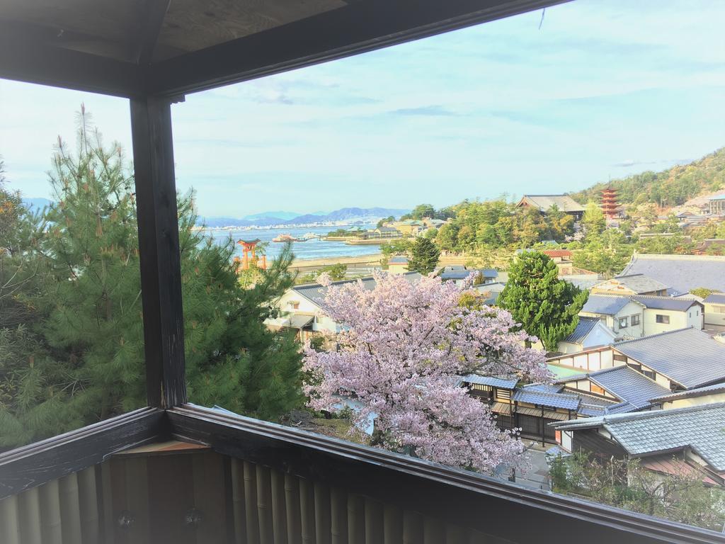 Jukeiso Hotel Hatsukaichi Bagian luar foto