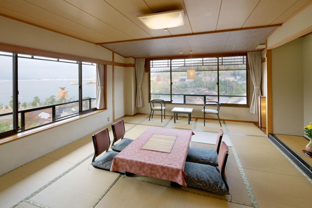 Jukeiso Hotel Hatsukaichi Bagian luar foto