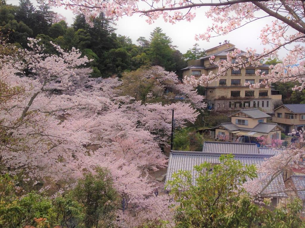 Jukeiso Hotel Hatsukaichi Bagian luar foto