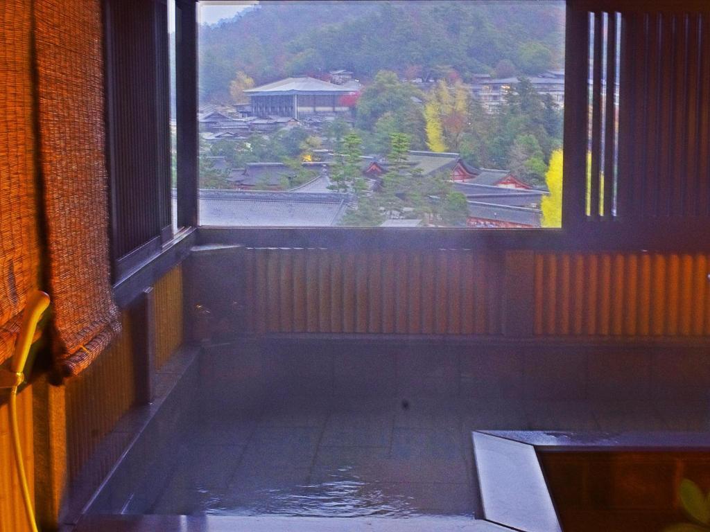 Jukeiso Hotel Hatsukaichi Bagian luar foto